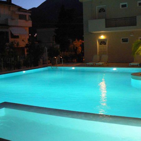 Happyland Hotel Apartments นีดรี ภายนอก รูปภาพ