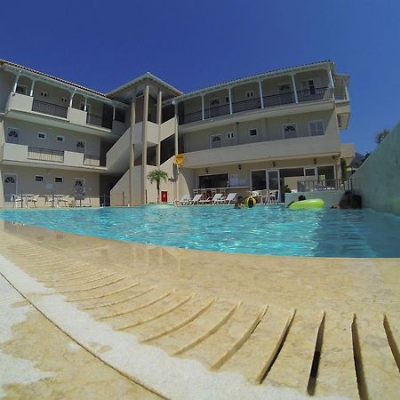 Happyland Hotel Apartments นีดรี ภายนอก รูปภาพ