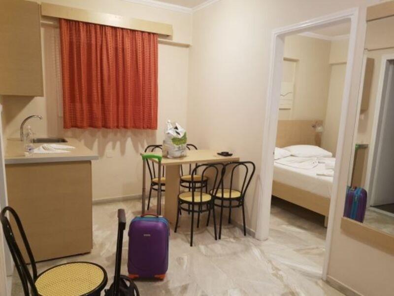 Happyland Hotel Apartments นีดรี ภายนอก รูปภาพ