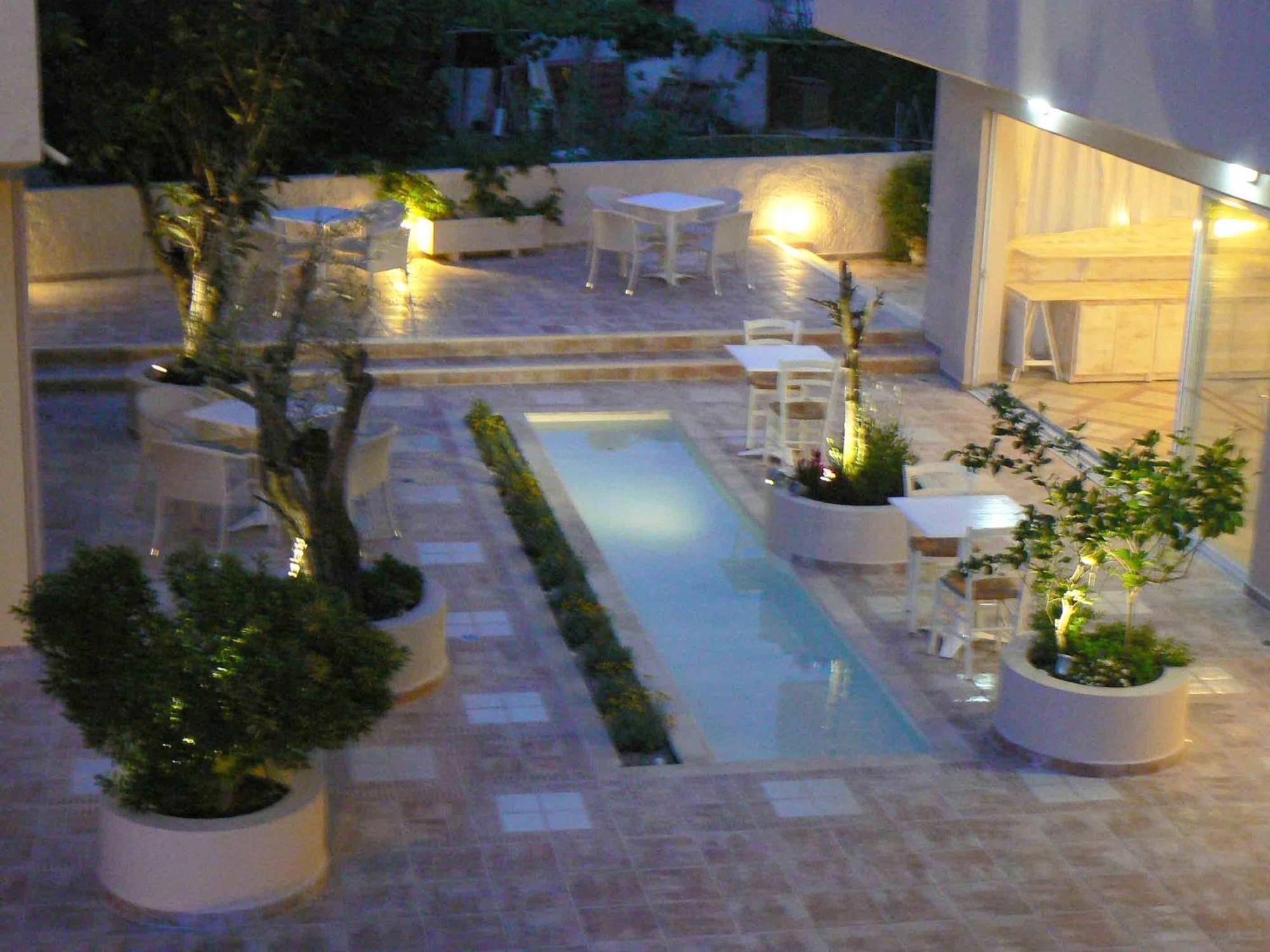 Happyland Hotel Apartments นีดรี ภายนอก รูปภาพ