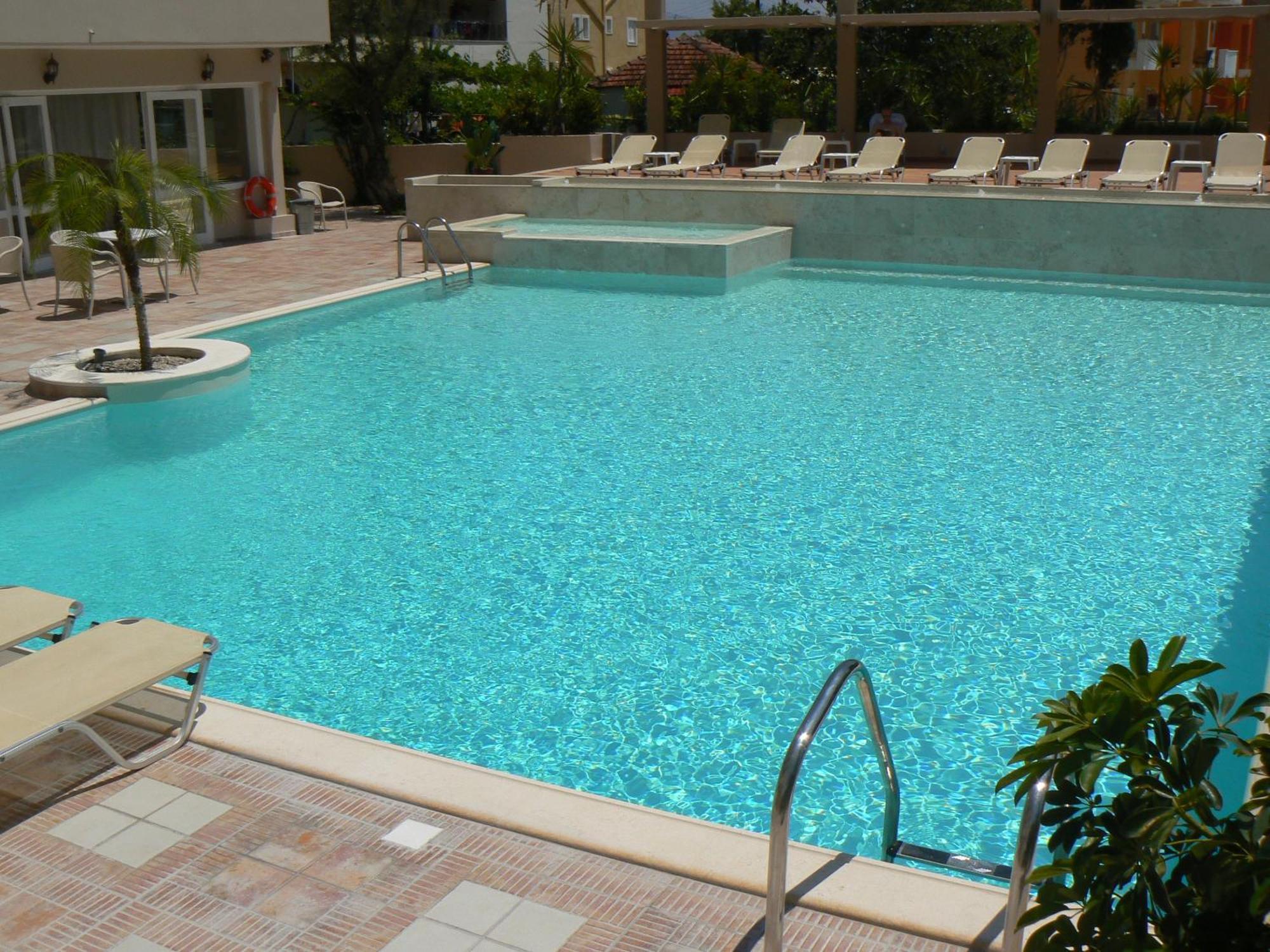 Happyland Hotel Apartments นีดรี ภายนอก รูปภาพ
