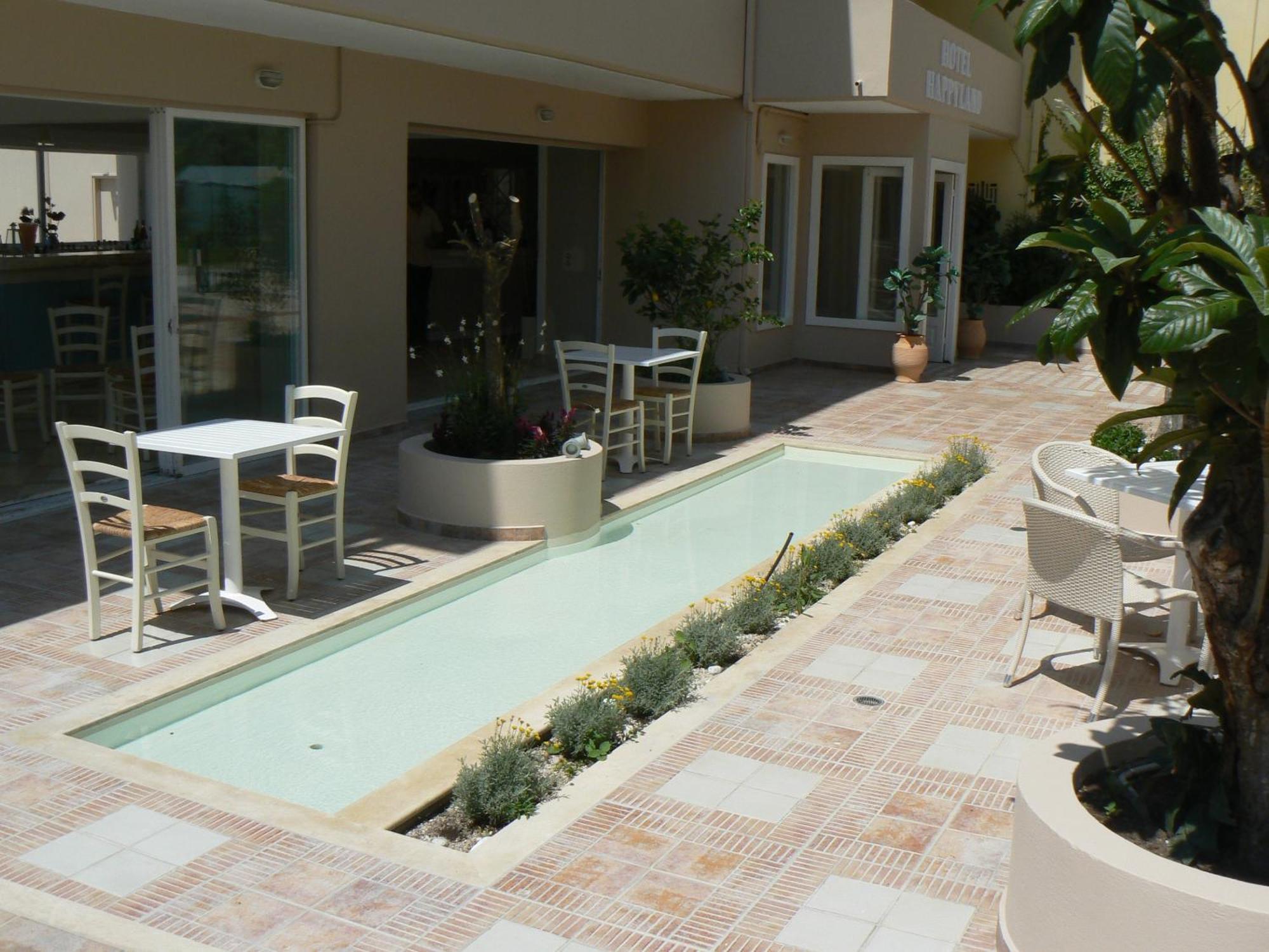 Happyland Hotel Apartments นีดรี ภายนอก รูปภาพ