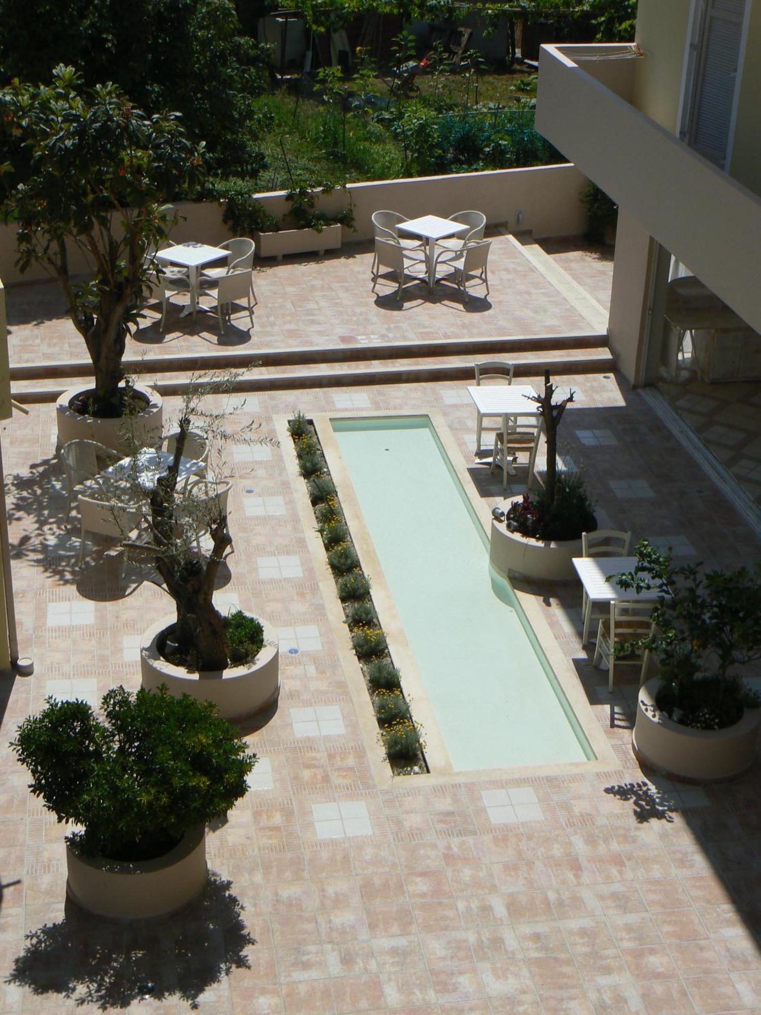 Happyland Hotel Apartments นีดรี ภายนอก รูปภาพ