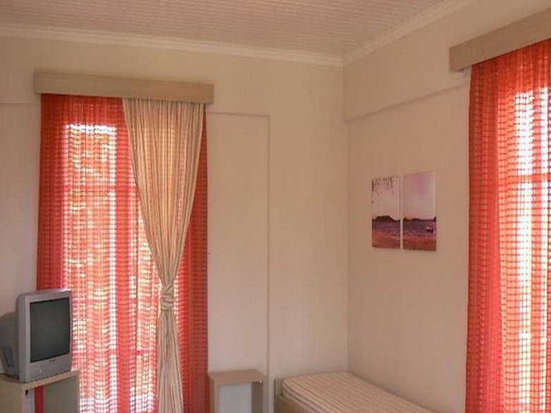Happyland Hotel Apartments นีดรี ภายนอก รูปภาพ